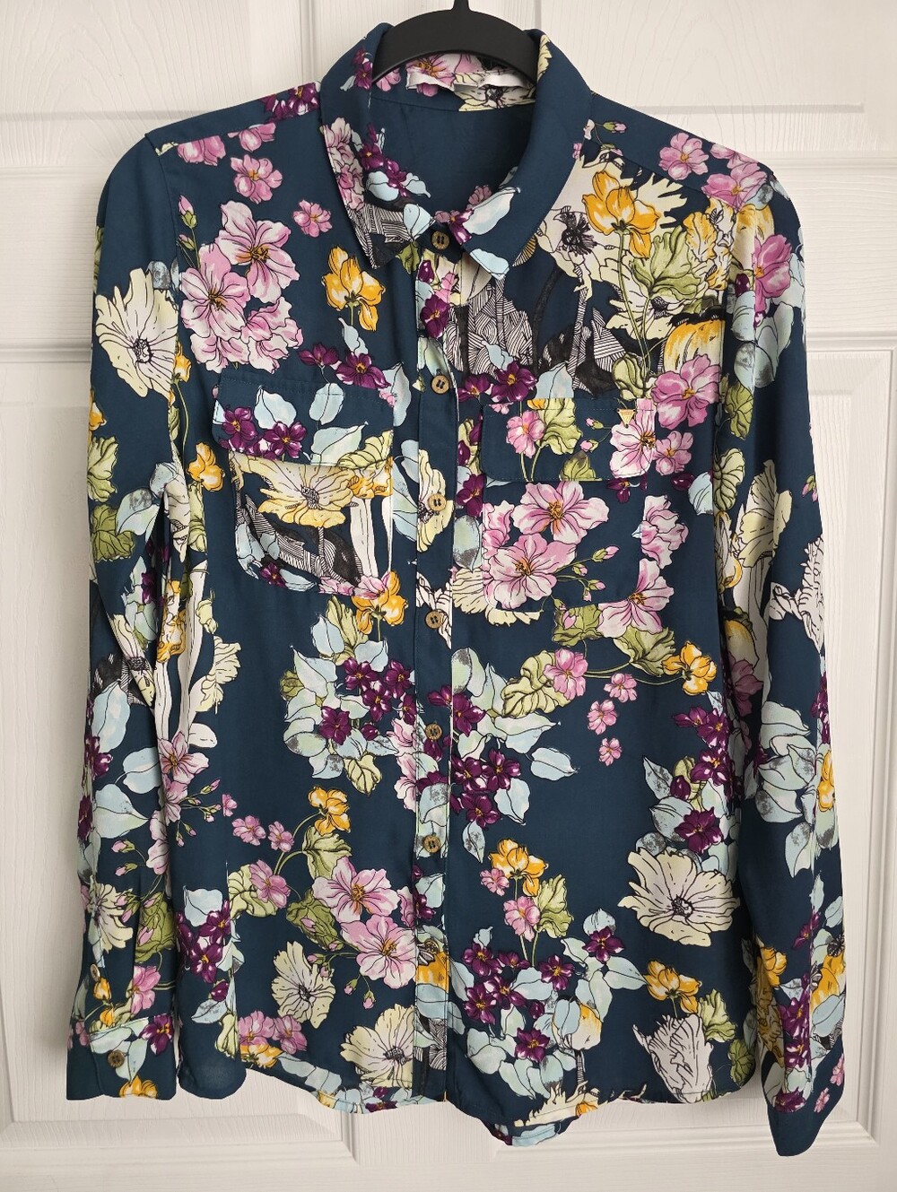 GUESS Dark Green Floral Whimsigoth Button Up Blouse Two Chest Pockets Sz S
